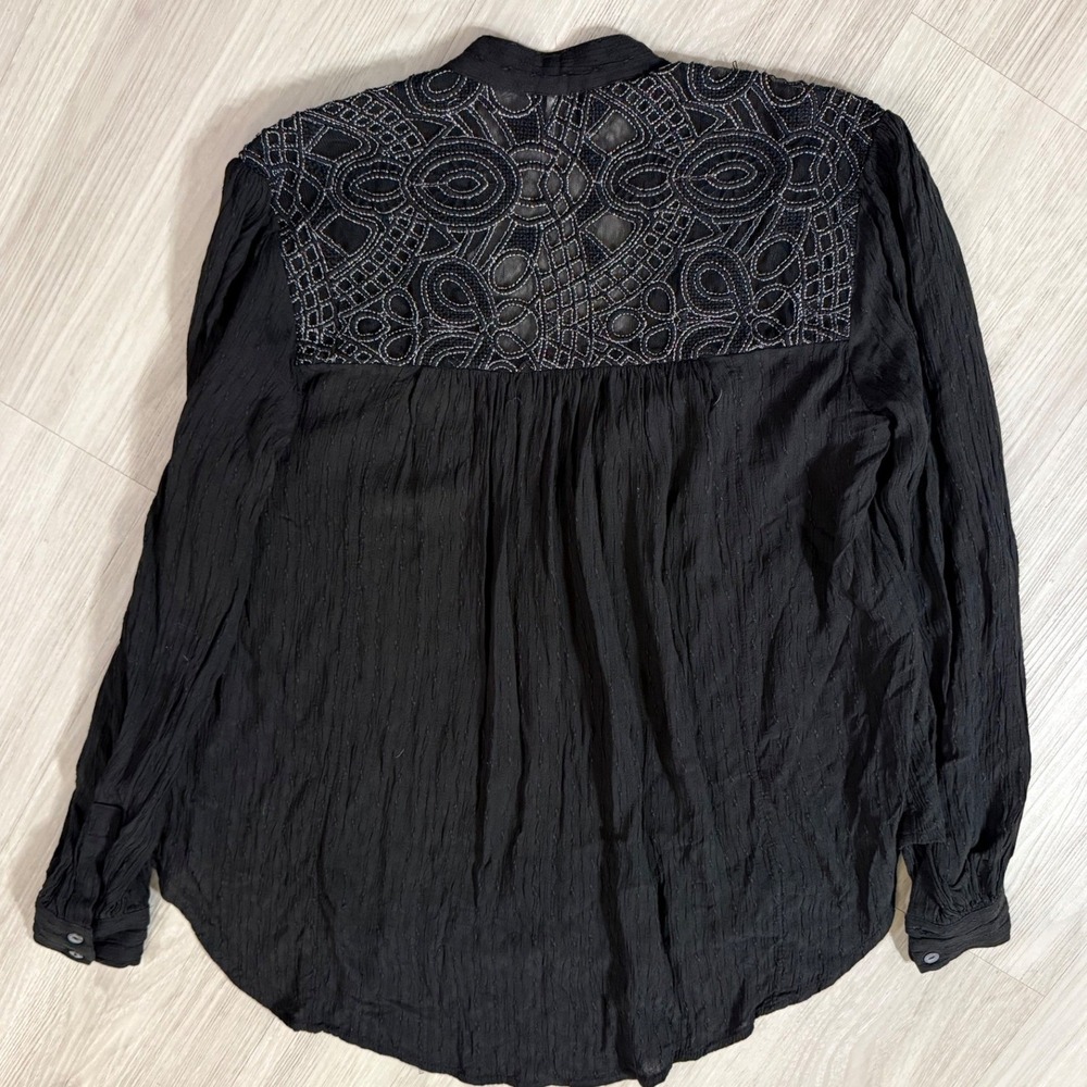 Free People Black Crinkle Gauze Lace Shoulder Button Down Blouse XS OB524584 - Picture 11 of 13